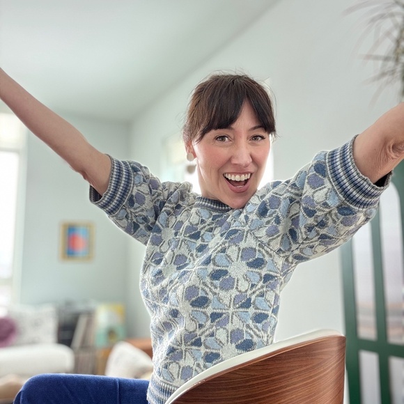 Meet Posher, Daisy - Picture 4 of 6